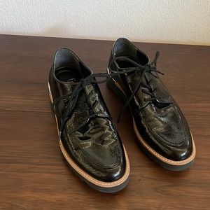 Franco Sarto shiny Lug Sole Oxford Loafer. Super comfy! Sz 6 Excellent condition